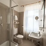 Newly Renovated Boutique Hotel Vier Jahreszeiten In The Heart Of Salzburg Hotel Salzburgo