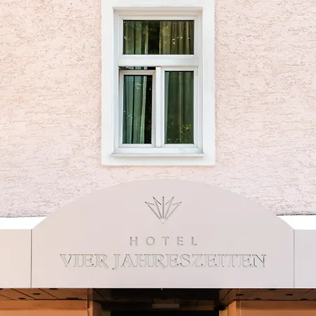 Newly Renovated Boutique Vier Jahreszeiten In The Heart Of ホテル