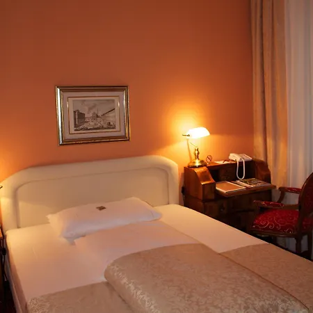 Hotell Vier Jahreszeiten 4*