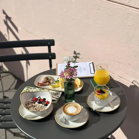 Newly Renovated Boutique Vier Jahreszeiten In The Heart Of מלון 4*