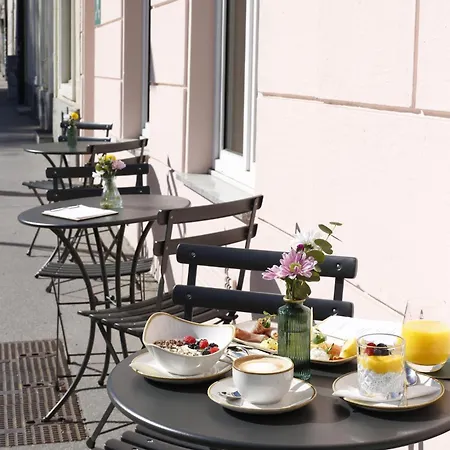 Newly Renovated Boutique Vier Jahreszeiten In The Heart Of מלון