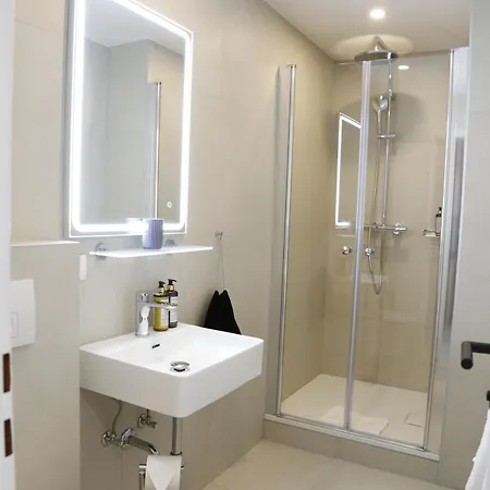 ホテル Newly Renovated Boutique Vier Jahreszeiten In The Heart Of