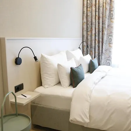 Newly Renovated Boutique Vier Jahreszeiten In The Heart Of Hotel 4*