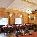 Hotel Newly Renovated Boutique Hotel Vier Jahreszeiten In The Heart Of Salzburg 4*