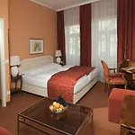 Newly Renovated Boutique Hotel Vier Jahreszeiten In The Heart Of Salzburg 4*