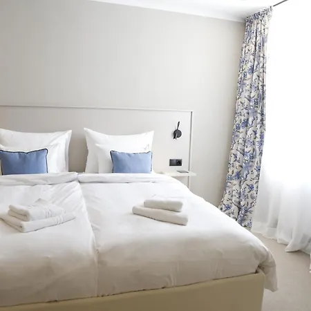 Newly Renovated Boutique Vier Jahreszeiten In The Heart Of 4*