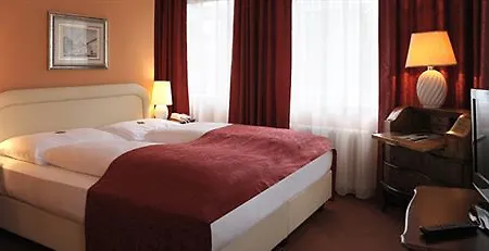 Vier Jahreszeiten Hotel 4*