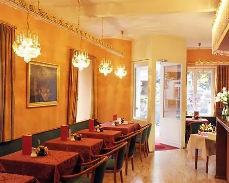 Vier Jahreszeiten Hotel 4*