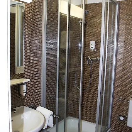 Vier Jahreszeiten Hotel 4*